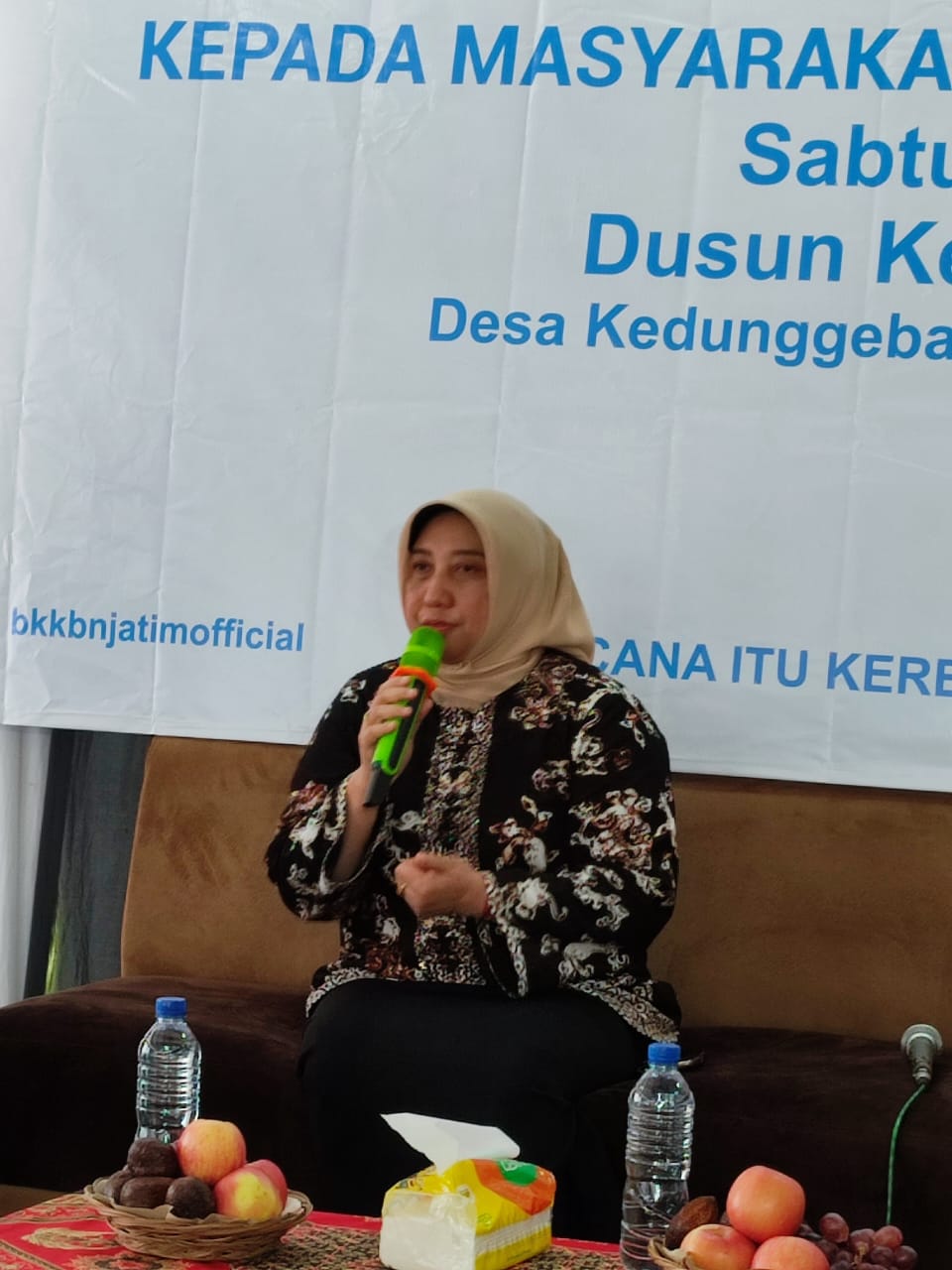 https://surabayakota.id/2022/11/13/bkkbn-jatim-dan-anas-thahir-gelar-sosialisasi-progam-bangga-kencana-di-balai-desa-kedunggebang-banyuwangi/