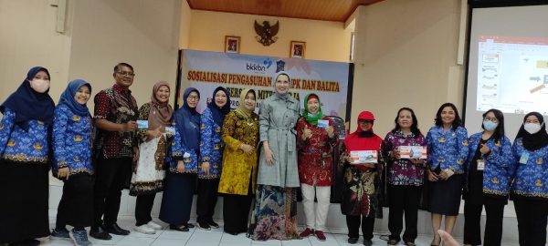 upaya-promosi-1000-hpk-bkkbn-jatim-beserta-komisi-ix-dpr-ri-gelar-sosialisasi