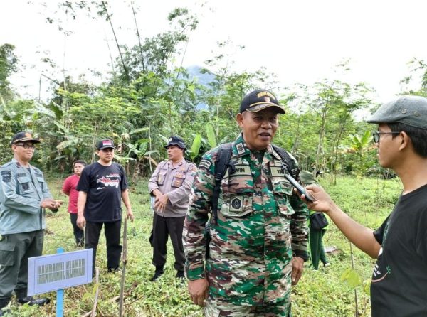 perhutani-kph-probolinggo-bkph-klakah-bersama-tni-polri-gelar-aksi-tanam-bibit-pohon