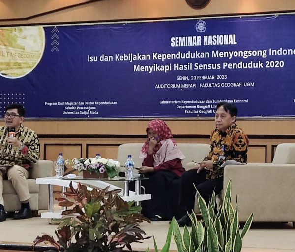 fakultas-geo-dan-pskk-ugm-gelar-seminar-isu-dan-kebijakan-kependudukan-menyongsong-indonesia-emas-menyikapi-hasil-sp2020