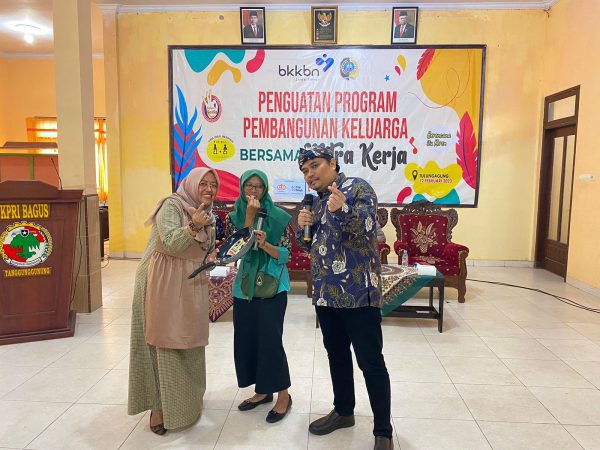 giat-penguatan-program-pembangunan-keluarga-bkkbn-jatim-bersama-komisi-ix-dpr-ri-di-tulungagung