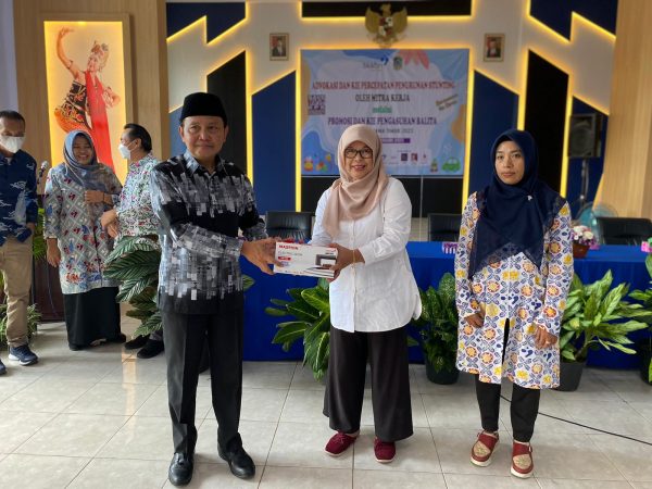 bkkbn-jatim-dan-komisi-ix-dpr-ri-giat-promosi-dan-kie-pengasuhan-balita-di-banyuwangi