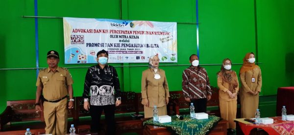 bkkbn-jatim-dan-anggota-dpr-ri-gelar-promosi-kie-pengasuhan-balita-di-tulungagung