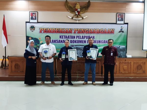 Perhutani KPH Madiun Terima Penghargaan