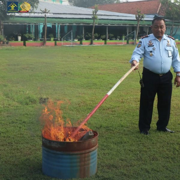 Tanggapi Keluhan Masyarakat, Lapas Narkotika Kelas IIA Cirebon Musnahkan Barang Bukti Hasil Razia