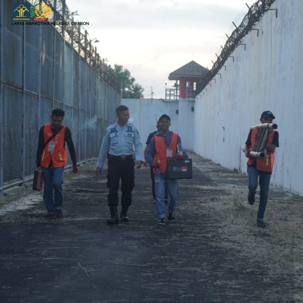 Perkuat Pengawasan Lapas Narkotika Kelas II A Cirebon, Ka KPLP Menginstalasi Alat Sensor Gerak