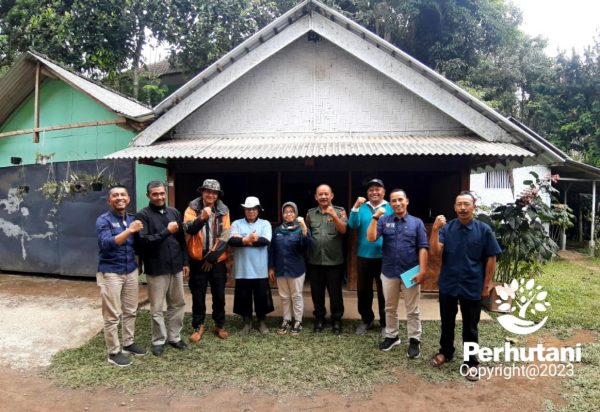 netralisir-tenurial-perhutani-kph-probolinggo-bersama-lmdh-dan-komunitas-pemerhati-lingkungan-koala-lakukan-edukasi-pks