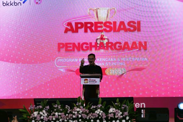 harganas-ke-30-jatim-raih-penghargaan-program-bangga-kencana-dan-percepatan-penurunan-stunting