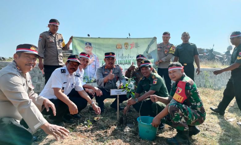 perhutani-kph-madiun-dan-stakeholder-tanam-pohon-bersama