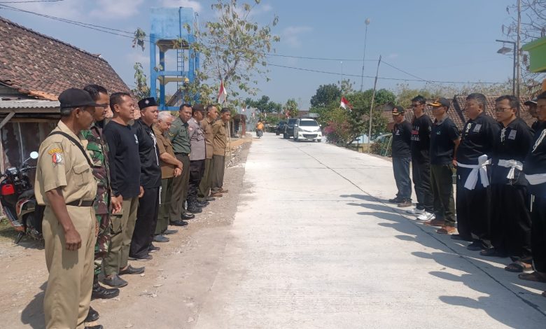 paguyuban-padangan-foresht-perum-perhutani-kph-padangan-salurkan-air-bersih