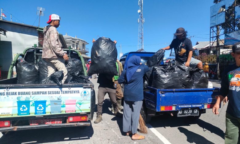 perhutani-bersama-forpimcam-plaosan-gelar-aksi-bersih-bersih-di-jalur-gunung-lawu