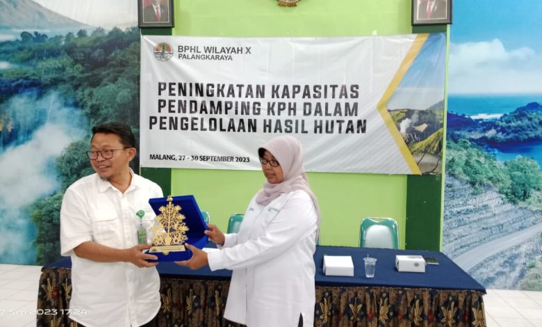 perhutani-kph-malang-terima-kunjungan-kegiatan-peningkatkan-kapasitas-pedamping-kph-dalam-pengelolaan-hasil-hutan