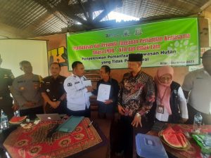 perhutani-kph-blitar-teken-pks-dengan-lmdh