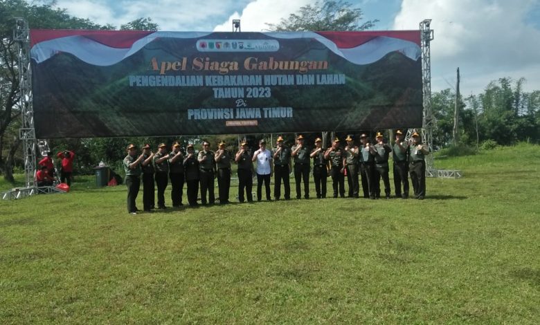 sinergi-perum-perhutani-bersama-stakeholder-padamkan-api-di-kawasan-tnbts