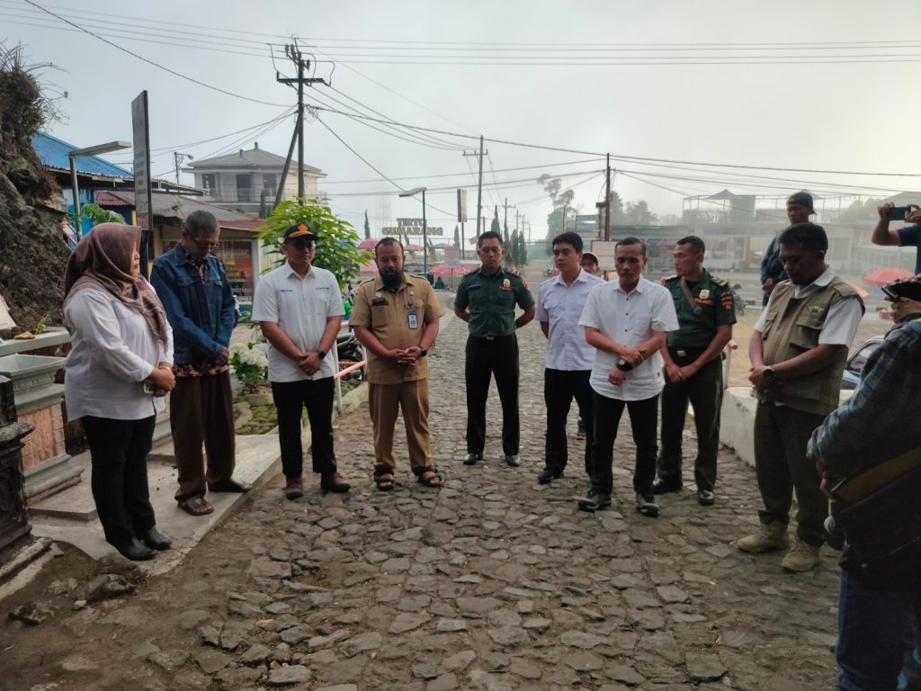 perhutani-buka-pendakian-cemoro-sewu-gunung-lawu