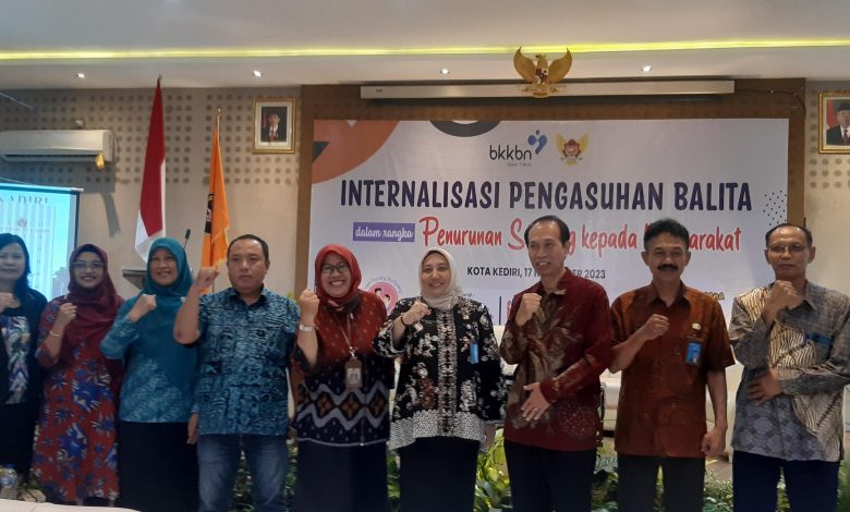 bkkbn-jatim-laksanakan-kegiatan-internalisasi-pengasuhan-balita-di-aula-universitas-kediri