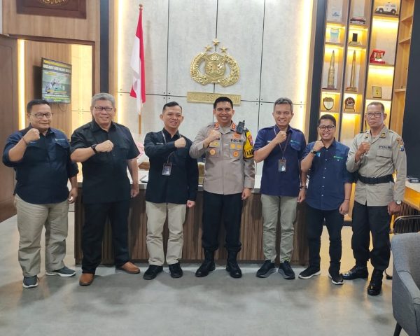 perhutani-kph-lawu-ds-jalin-silaturahmi-dengan-polres-madiun