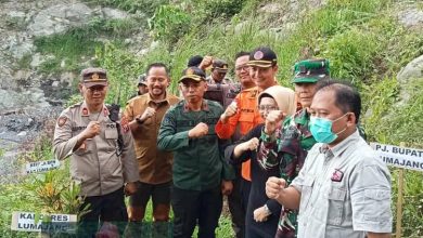 kph-probolinggo-bersama-forkopimda-gelar-penanaman-pohon-bersama-di-petak-5d