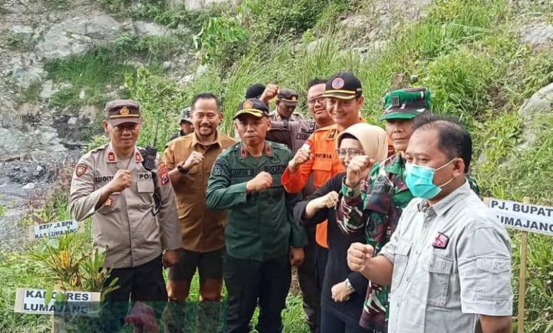 kph-probolinggo-bersama-forkopimda-gelar-penanaman-pohon-bersama-di-petak-5d