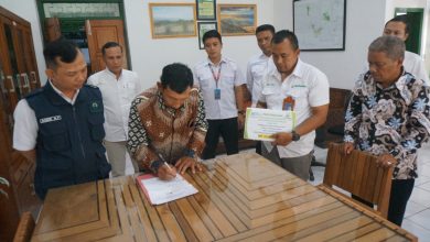 kph-lawu-ds-salurkan-bantuan-dana-dan-program-tjsl-pada-2-lembaga-rp-55-000-000