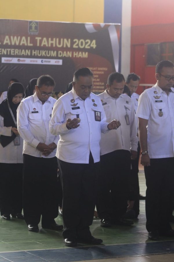 menteri-hukum-dan-ham-gelar-apel-awal-tahun-di-lingkungan-kemenkumham-ri-lpn-cirebon