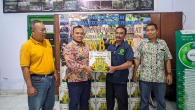 kph-banyuwangi-barat-bagi-bingkisan-lebaran-pada-karyawan