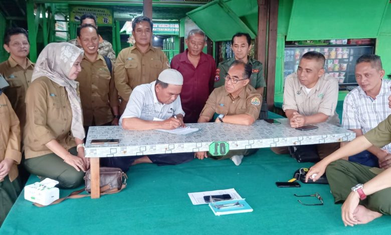 perhutani-probolinggo-dengan-lmdh-pansela-lestari-tandatangani-kerjasama-pengelolaan-wisata-pantai-wotgalih