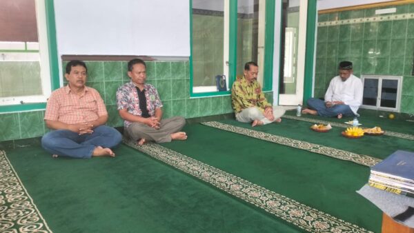 masjid-misykatil-anwar-perhutani-kph-jember-laksanakan-kegiatan-khotmil-quran