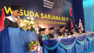 universitas-teknologi-surabaya-gelar-prosesi-wisuda-program-sarjana-tahun-ajaran-2023-2024