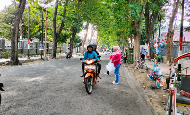 perhutani-banyuwangi-barat-lakukan-jumat-berkah-dengan-bagikan-makanan-dan-minuman