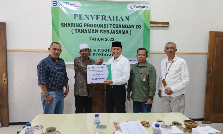 perhutani-kph-bondowoso-berikan-sharing-produksi-kayu-kepada-5-lmdh-dan-investor-