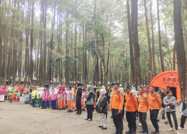 perhutani-probolinggo-bersama-lp2m-unej-gelar-sosialisasi-sekolah-sadar-lingkungan-di-lumajang