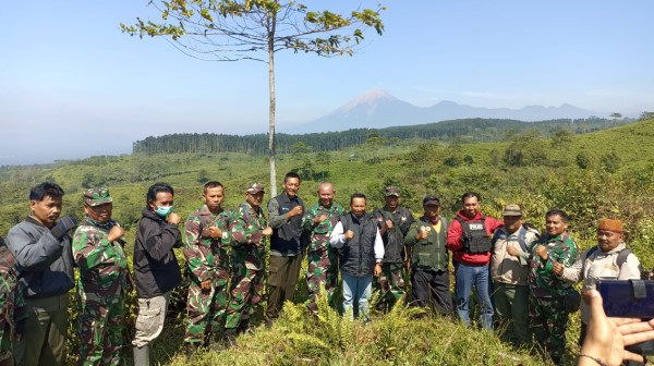 perhutani-probolinggo-dan-forkopimcam-gucialit-gelar-patroli-gabungan