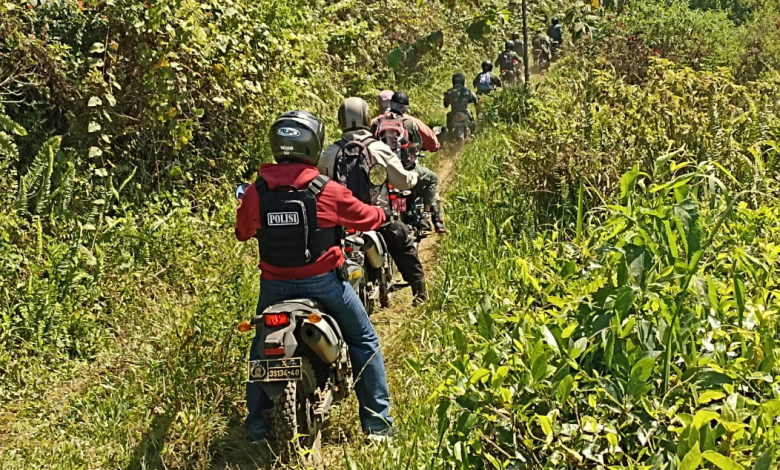 perhutani-probolinggo-dan-forkopimcam-gucialit-gelar-patroli-gabungan