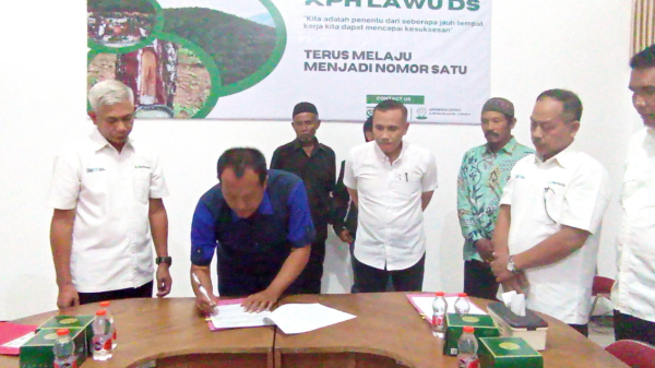 perhutani-lawu-ds-serahkan-bantuan-dana-program-tjsl-non-pumk-pada-lmdh-di-tiga-kabupaten