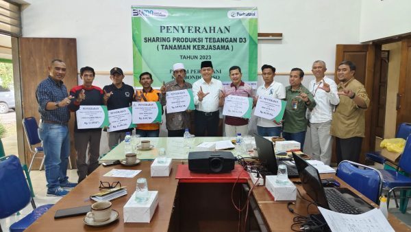 perhutani-kph-bondowoso-berikan-sharing-produksi-kayu-kepada-5-lmdh-dan-investor-