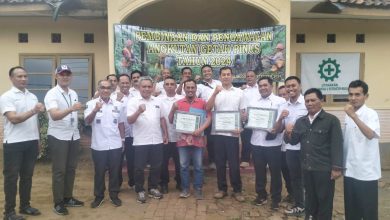 kph-probolinggo-terima-penghargaan-dalam-pencapaian-produksi-getah-pinus-tahun-2024