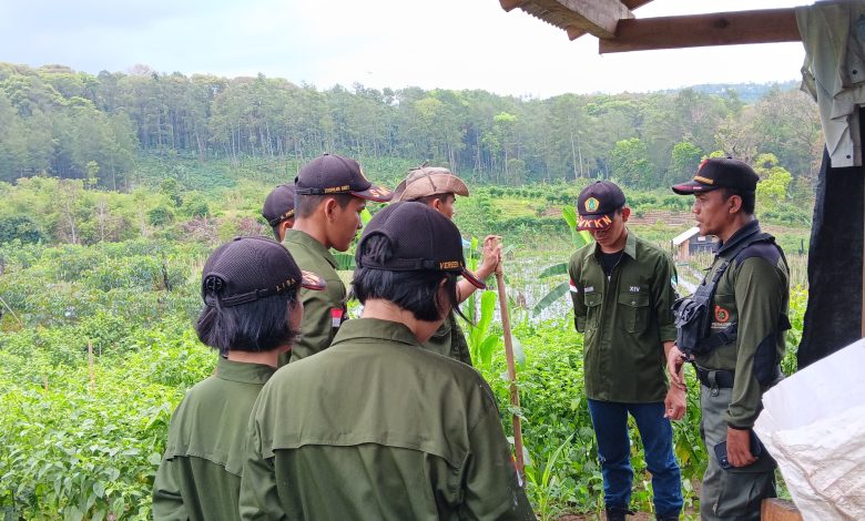 perhutani-banyuwangi-barat-beri-praktek-patroli-keamanan-hutan-pada-siswa-pkl-smkkn-samarinda