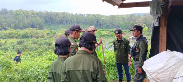 perhutani-banyuwangi-barat-beri-praktek-patroli-keamanan-hutan-pada-siswa-pkl-smkkn-samarinda