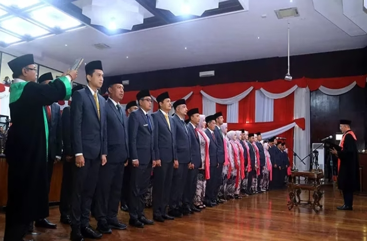 perhutani-probolinggo-hadiri-pelantikan-50-anggota-dewan-dalam-rapat-paripurna