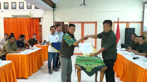 perhutani-jember-serahkan-dana-sharing-produksi-non-kayu-tahun-2021-pada-12-lmdh