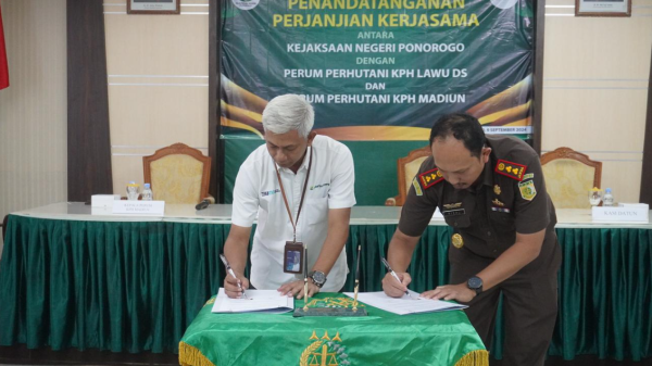 perhutani-lawu-ds-tandatangani-mou-dengan-kejari-ponorogo-sebagai-bentuk-sinergi-penanganan-hukum-perdata