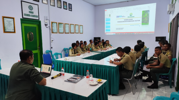 perhutani-banyuwangi-barat-beri-materi-kehutanan-pada-siswa-smk-kehutanan-negeri-samarinda