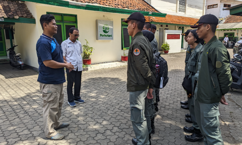 kph-banyuwangi-barat-lakukan-pendampingan-kegiatan-smkn-kehutanan-samarinda-yang-sedang-pkl