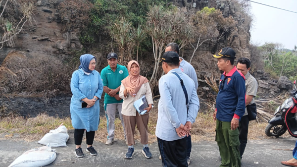 kph-probolinggo-tinjau-kondisi-jalan-penghubung-antara-kecamatan-pasirian-dan-tempursari-yang-terputus