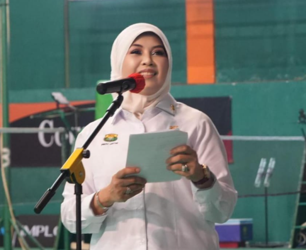 kejuaraan-bulutangkis-piala-kajati-jatim-2024-dibuka-mia-amiati