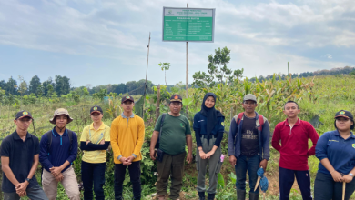 perhutani-kph-banyuwangi-barat-ajari-siswa-pkl-smkkn-samarinda-tanam-hutan