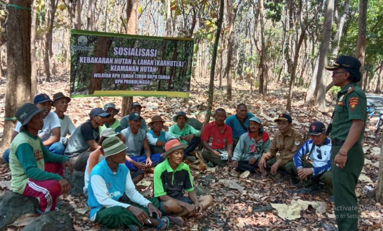 kph-probolinggo-gelar-sosialisasi-dan-kampanye-pencegahan-karhutla-bersama-warga-lokal